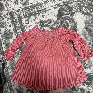 Women’s scoop neck top
